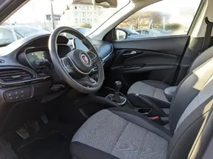 Photo 6 Fiat Tipo  Cross 1.0 FireFly Turbo 100ch S/S Cross