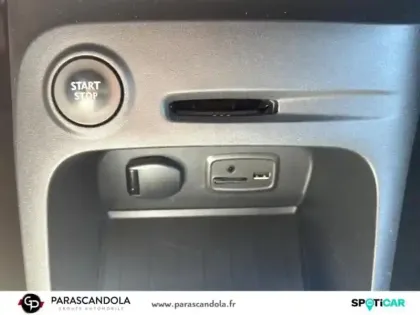 Photo 13 Renault Captur  0.9 TCe 90ch Stop&Start energy Intens Euro6 114g 2016