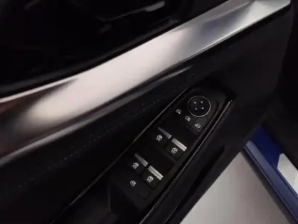 Photo 8 Renault Austral  1.2 E-Tech full hybrid 200ch Iconic esprit Alpine- 24