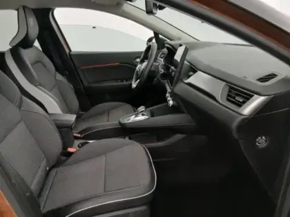 Photo 6 Renault Captur  1.6 E-Tech hybride rechargeable 160ch Intens -21