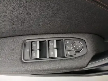 Photo 12 Renault Captur  1.6 E-Tech hybride 145ch Iconic