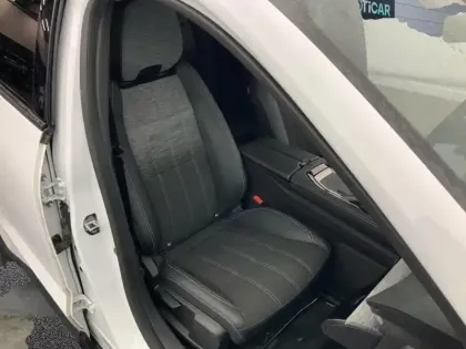 Photo 8 Renault Austral  E-Tech hybrid 200 Techno