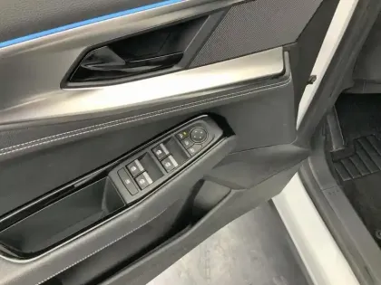 Photo 19 Renault Austral  E-Tech hybrid 200 Techno