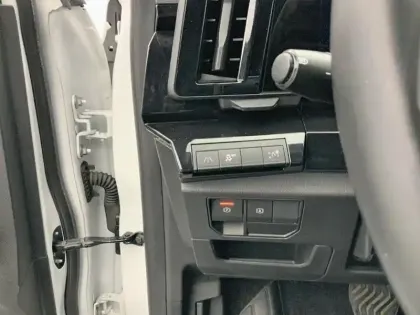 Photo 16 Renault Austral  E-Tech hybrid 200 Techno