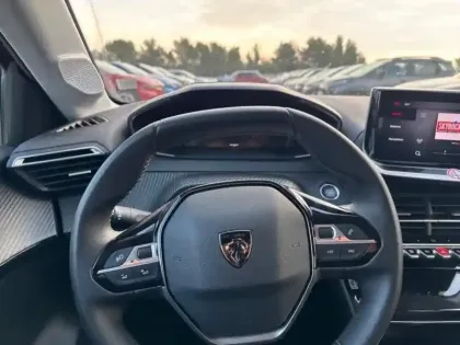 Photo 9 Peugeot 208  1.2 Hybrid 100ch Allure e-DCS6