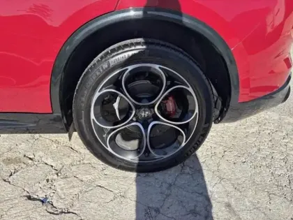 Photo 10 Alfa Romeo Stelvio  2.2 Diesel 160ch Veloce AT8