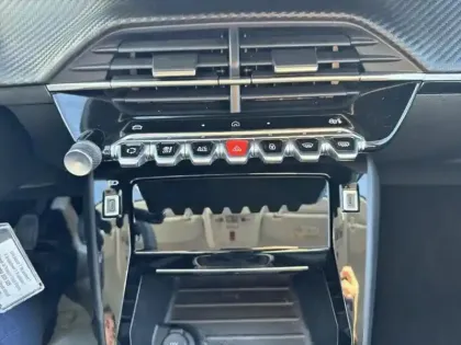 Photo 12 Peugeot 208  1.2 PureTech 100ch S&S Allure