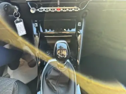 Photo 11 Peugeot 208  1.2 PureTech 100ch S&S Allure