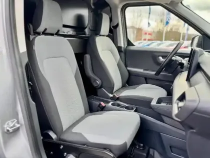 Photo 25 Ford Transit Courier  Electrique 100 kW 136ch Limited