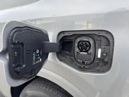 Photo 26 Ford Transit Courier  Electrique 100 kW 136ch Limited