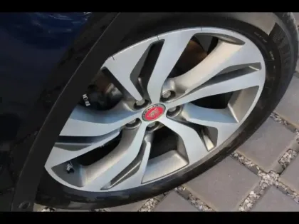 Photo 22 Jaguar E-Pace  P300e PHEV R-Dynamic HSE BVA AWD