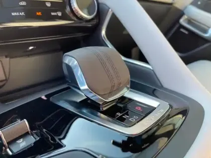 Photo 8 Jaguar E-Pace  P300e PHEV R-Dynamic HSE BVA AWD