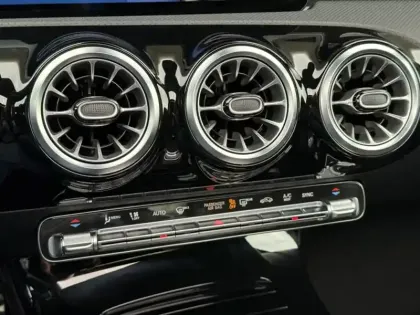 Photo 67 Mercedes CLA Coupé 200 d AMG Line