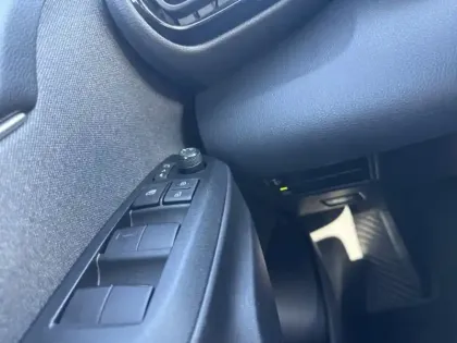 Photo 16 Toyota Yaris Hybride 116h Design AWD