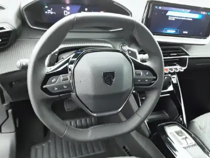 Photo 32 Peugeot 2008  Hybrid 136 e-DCS6