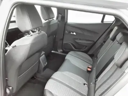 Photo 35 Peugeot 2008  Hybrid 136 e-DCS6