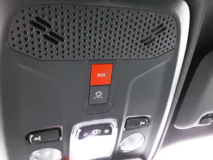 Photo 46 Peugeot 2008  Hybrid 136 e-DCS6