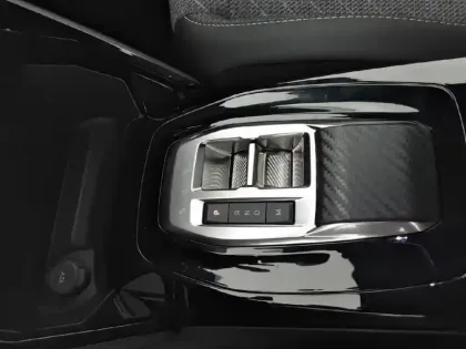 Photo 37 Peugeot 2008  Hybrid 136 e-DCS6