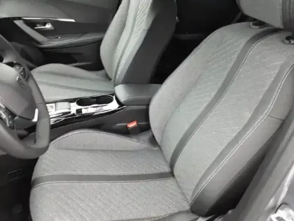 Photo 34 Peugeot 2008  Hybrid 136 e-DCS6