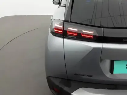 Photo 40 Peugeot 2008  Hybrid 136 e-DCS6