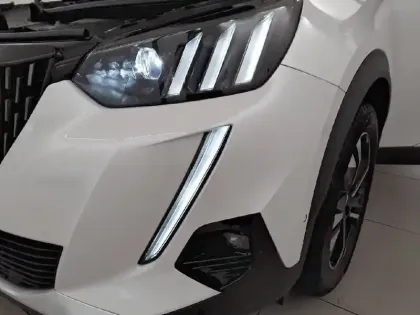 Photo 15 Peugeot 2008  BlueHDi 130 S&S EAT8