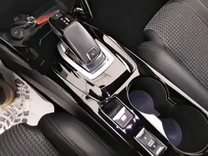 Photo 13 Peugeot 2008  BlueHDi 130 S&S EAT8