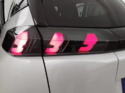 Photo 16 Peugeot 2008  BlueHDi 130 S&S EAT8