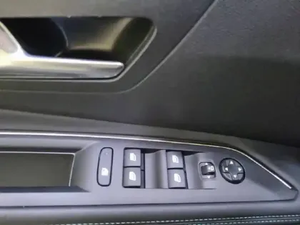 Photo 31 Peugeot 3008  Hybrid 225 e-EAT8