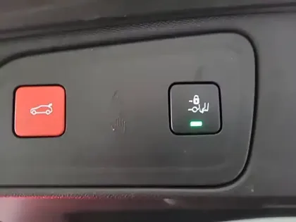 Photo 33 Peugeot 3008  Hybrid 225 e-EAT8