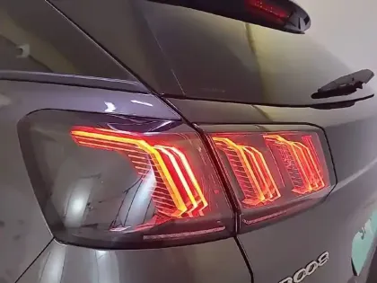 Photo 16 Peugeot 3008  Hybrid 225 e-EAT8