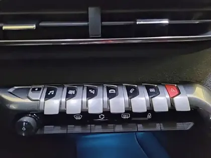 Photo 24 Peugeot 3008  Hybrid 225 e-EAT8