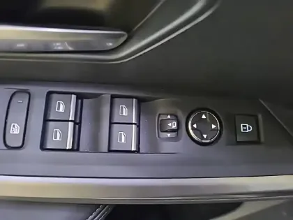 Photo 65 Peugeot 5008  Hybrid 145 e-DCS6