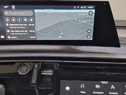 Photo 52 Peugeot 5008  Hybrid 145 e-DCS6