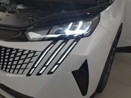 Photo 44 Peugeot 3008  Hybrid 145 e-DCS6