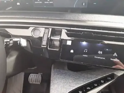 Photo 42 Peugeot 3008  Hybrid 145 e-DCS6