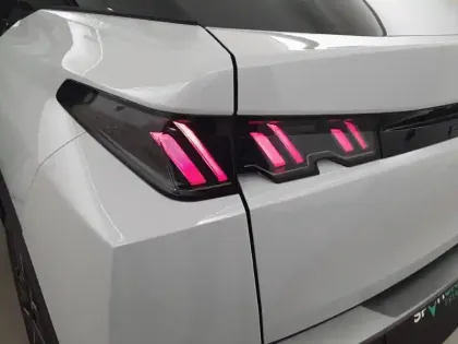 Photo 45 Peugeot 3008  Hybrid 145 e-DCS6