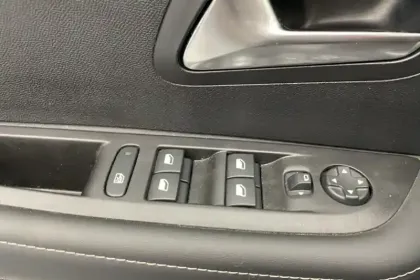 Photo 49 Peugeot 208  100 S&S BVM6