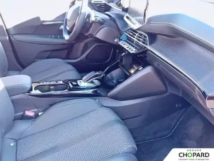 Photo 12 Peugeot 2008  PureTech 130 S&S EAT8