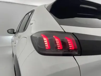 Photo 47 Peugeot 208  PureTech 100 S&S EAT8