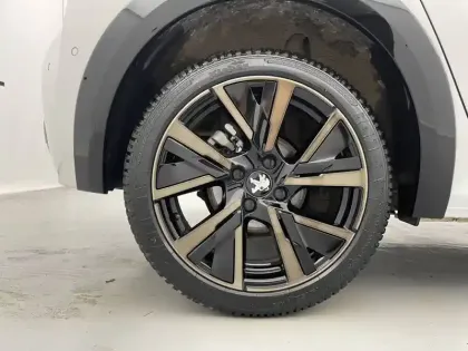 Photo 38 Peugeot 208  PureTech 100 S&S EAT8