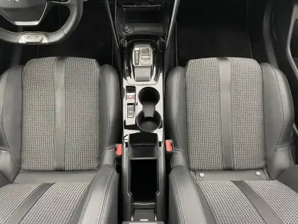 Photo 46 Peugeot 208  PureTech 100 S&S EAT8