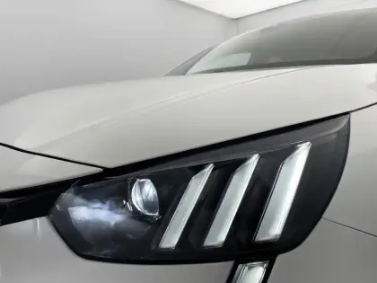 Photo 53 Peugeot 208  PureTech 100 S&S EAT8