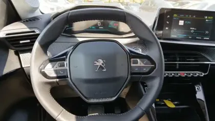 Photo 16 Peugeot 208  Electrique 50 kWh 136ch