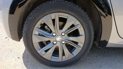 Photo 13 Peugeot 208  Electrique 50 kWh 136ch