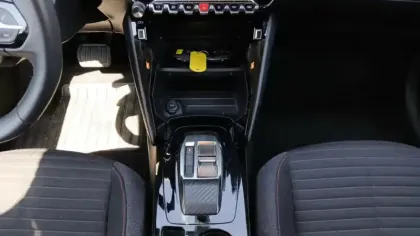 Photo 18 Peugeot 208  Electrique 50 kWh 136ch