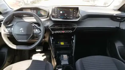 Photo 15 Peugeot 208  Electrique 50 kWh 136ch