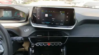 Photo 17 Peugeot 208  Electrique 50 kWh 136ch