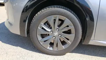 Photo 11 Peugeot 208  Electrique 50 kWh 136ch