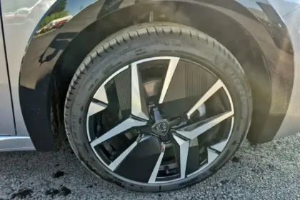 Photo 11 Peugeot 208  Hybrid 100 e-DCS6