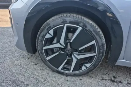 Photo 8 Peugeot 208  Hybrid 100 e-DCS6